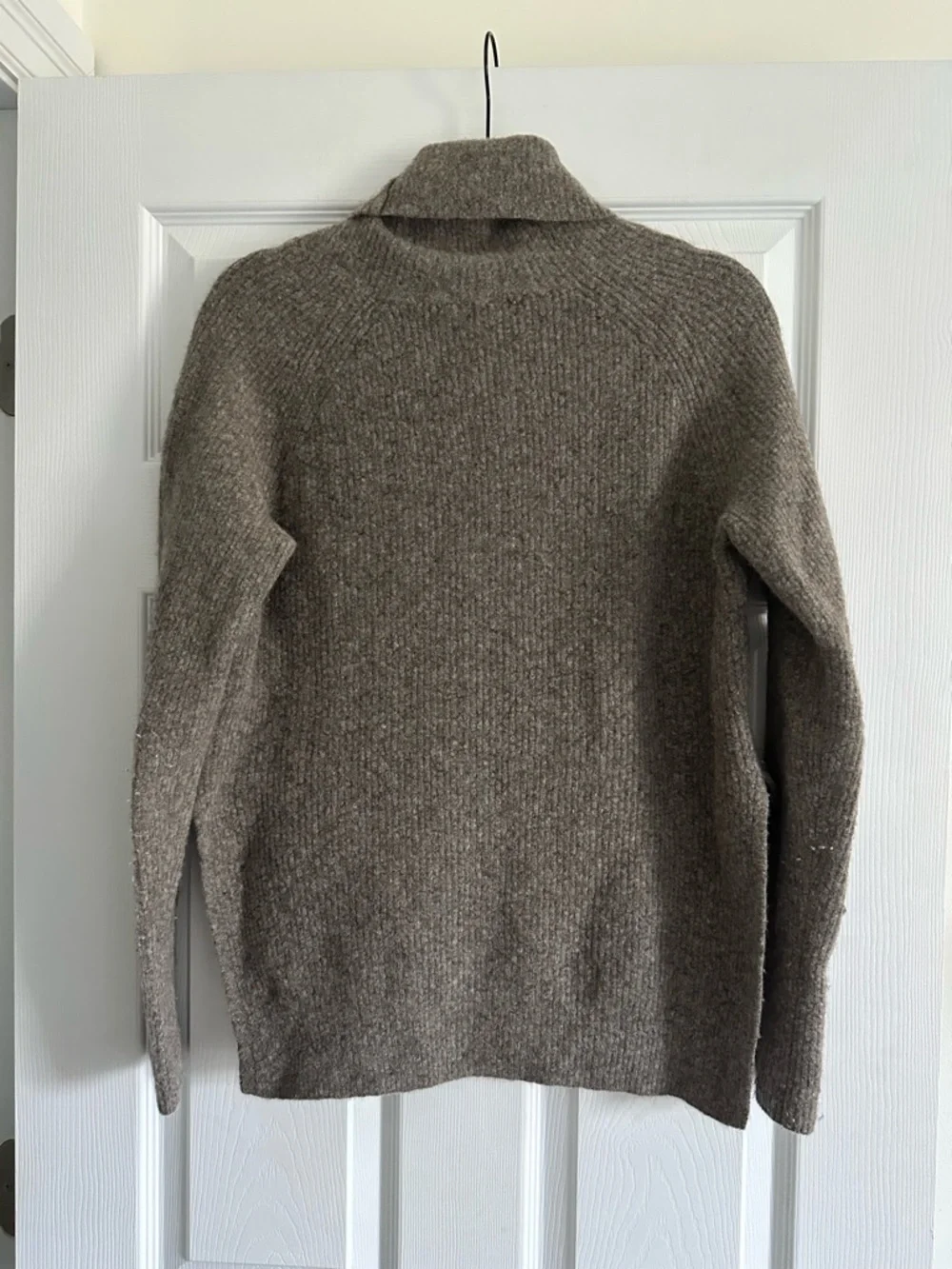 Size XS Aritzia Community Women’s Wool Yak Turtleneck Sweater Cozy Knit - Picture 3 of 7